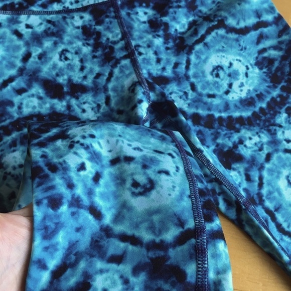 Fabletics Tie-Dye Leggings, High Waist, Powerflex 7/8, Length, Navy, Aqua, Small - Picture 6 of 16